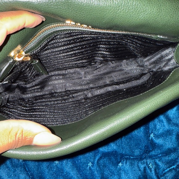 New Authentic Prada Flap Bag in Hunter Green - Picture 2 of 6